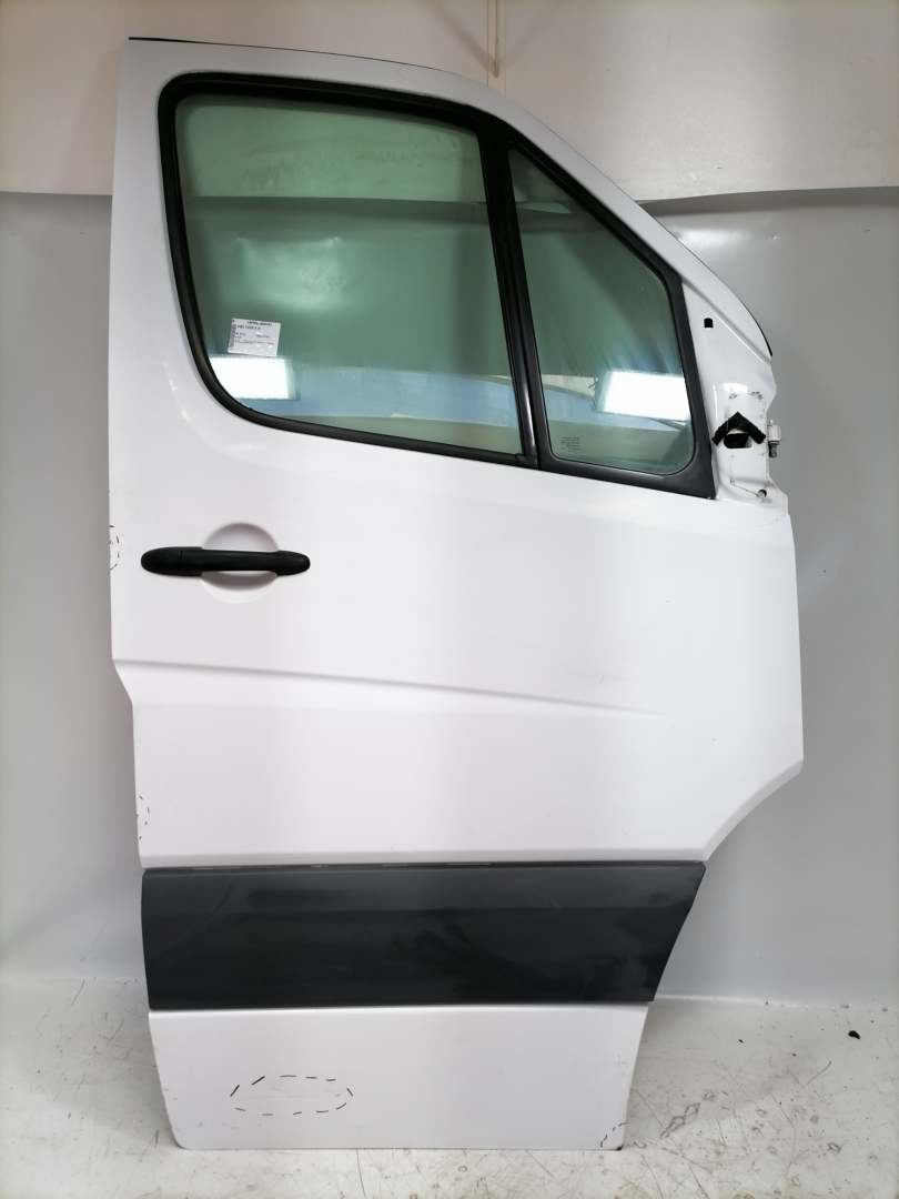 Mercedes Sprinter 906 original T&uuml;r vorn rechts Wei&szlig; Rohbau Bj.2010